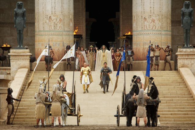 جوئل ادگورتون در صحنه فیلم سینمایی اکسودوس:خدایان و پادشاهان به همراه جان تورتورو، کریستین بیل و سیگورنی ویور