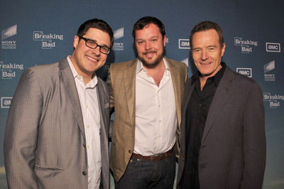 Michael Gladis در صحنه سریال تلویزیونی برکینگ بد به همراه Rich Sommer و برایان کرانستون