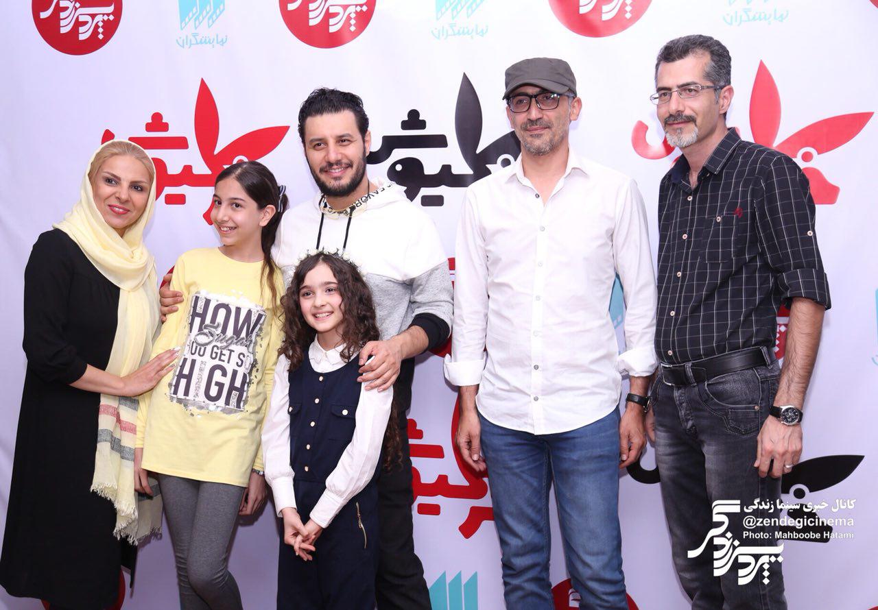 مانیا علیجانی در اکران افتتاحیه فیلم سینمایی خرگیوش به همراه هادی حجازی‌فر و جواد عزتی