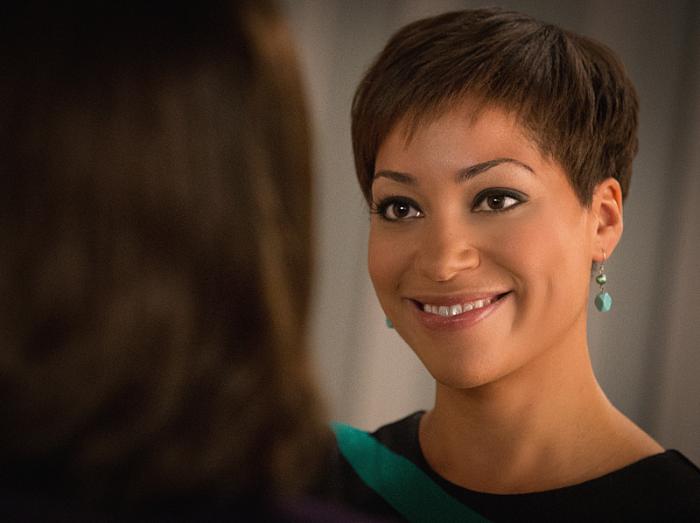 Cush Jumbo در صحنه سریال تلویزیونی همسر خوب