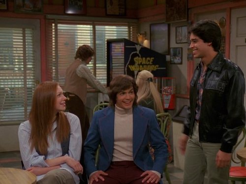Nicholas Gonzalez در صحنه سریال تلویزیونی That '70s Show به همراه Wilmer Valderrama و لورا پرپون