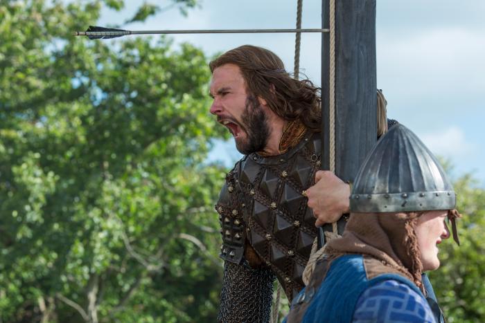 Clive Standen در صحنه سریال تلویزیونی وایکینگ ها