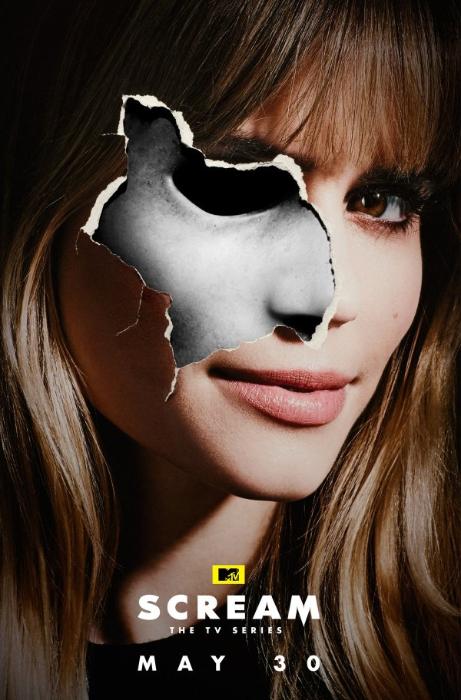 Carlson Young در صحنه سریال تلویزیونی جیغ