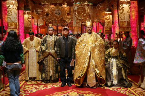 Ye Liu در صحنه فیلم سینمایی نفرین گل طلایی به همراه ژانگ ییمو، جی چو، Junjie Qin و Yun-Fat Chow