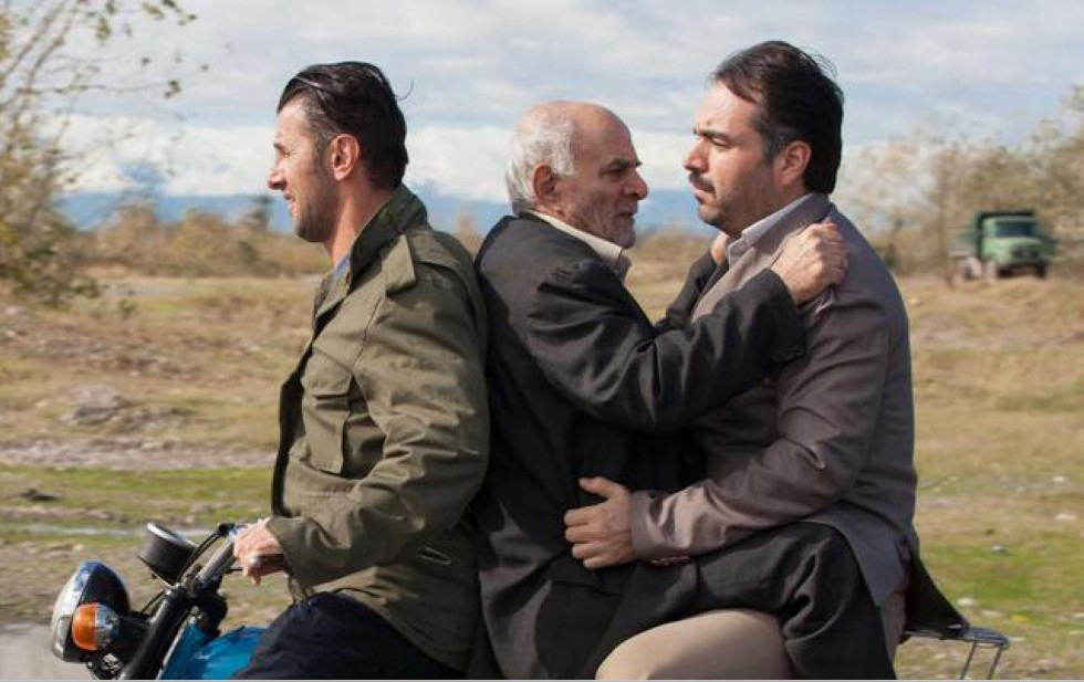 شهرام قائدی در صحنه فیلم سینمایی ناردون به همراه امین حیایی و سیروس گرجستانی