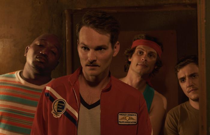 Kyle Gallner در صحنه فیلم سینمایی Band of Robbers به همراه Matthew Gray Gubler، Adam Nee و هانیبال بورس