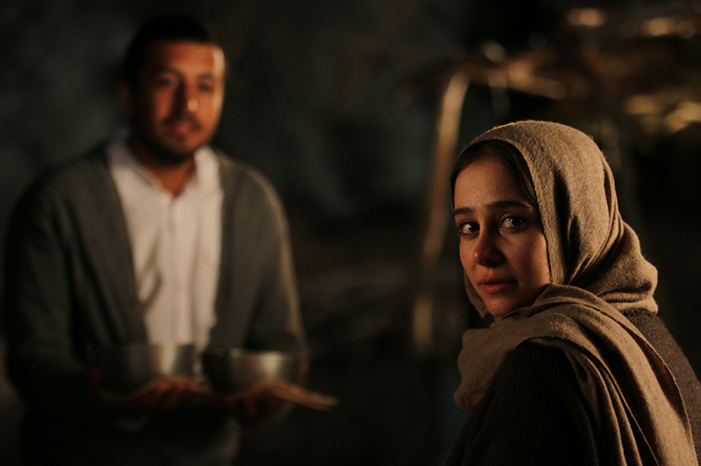 مهرداد صدیقیان در صحنه فیلم سینمایی ناخواسته به همراه الناز حبیبی