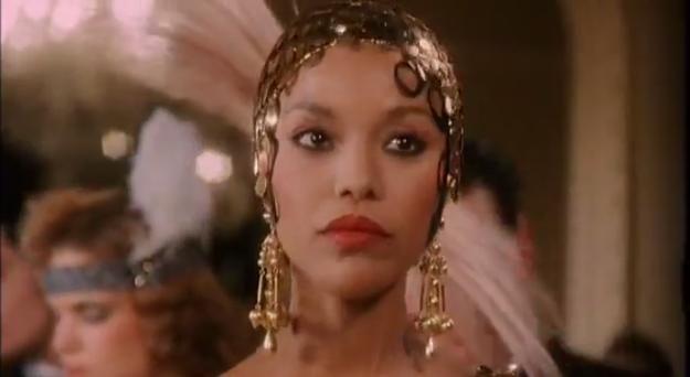 Lynn Whitfield در صحنه فیلم سینمایی The Josephine Baker Story