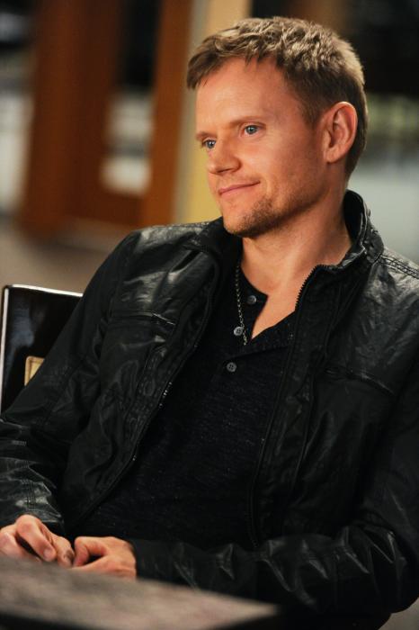 Marc Warren در صحنه سریال تلویزیونی همسر خوب