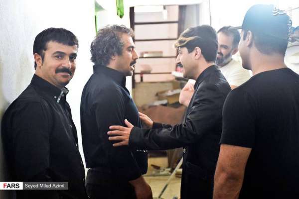 احمد مهران‌فر در صحنه سریال تلویزیونی پایتخت 5 به همراه محسن تنابنده
