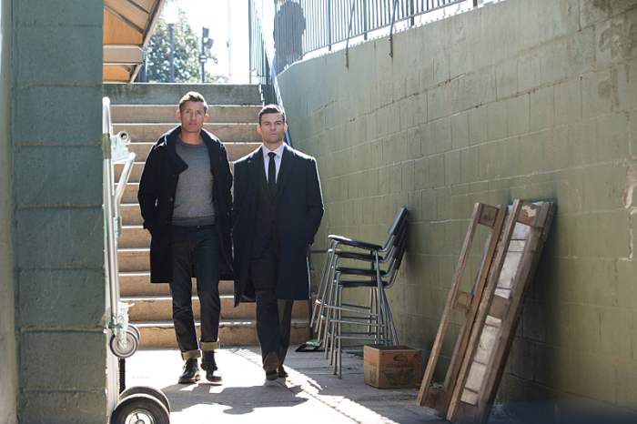 Casper Zafer در صحنه سریال تلویزیونی اصیل ها به همراه Daniel Gillies