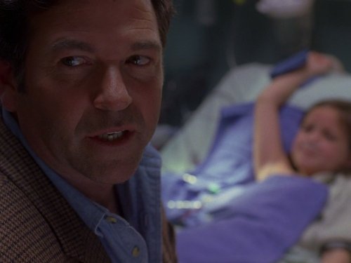 Erich Anderson در صحنه سریال تلویزیونی دکتر هاوس به همراه بـِیلی مَدیسـِن