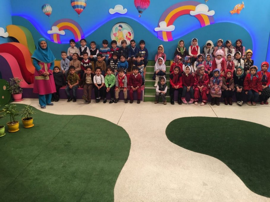  برنامه تلویزیونی رنگین کمان به کارگردانی ندارد