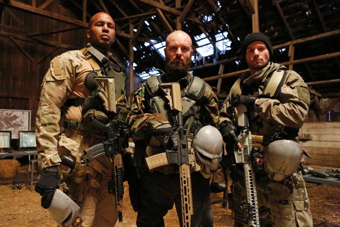 Justin Morck در صحنه سریال تلویزیونی ماموران شیلد