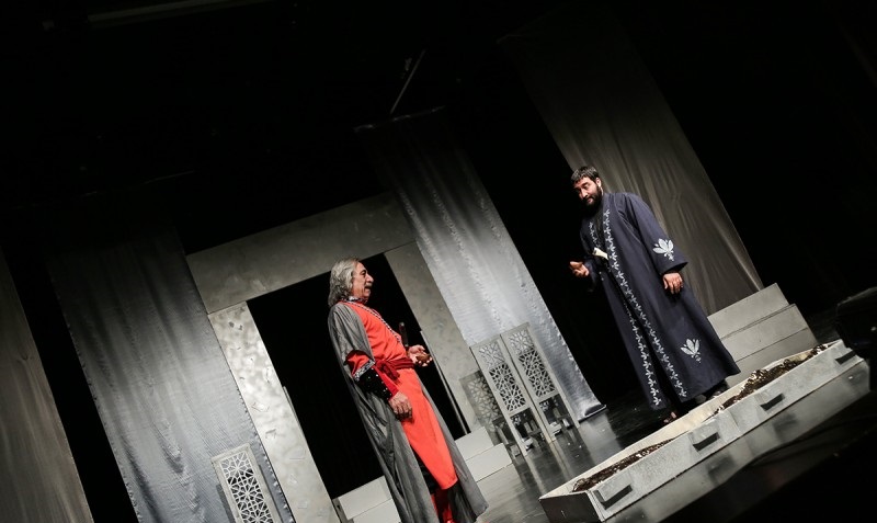  تئاتر فانوسهای تاریک بر گذرگاه خورشید به کارگردانی هادی حوری