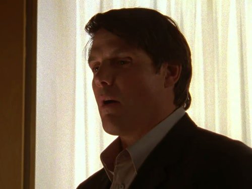 Paul Johansson در صحنه سریال تلویزیونی یک تپه درخت