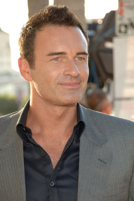 Julian McMahon در صحنه فیلم سینمایی خانه روی دریاچه