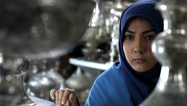 سارا نازپرور صوفیانی در صحنه سریال تلویزیونی مرد نقره‌ای