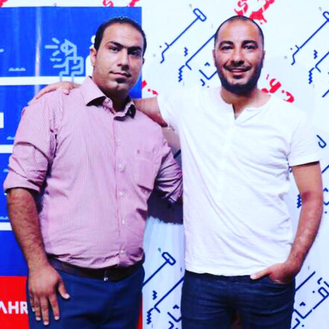 تصویری از وحید مرشدی، بازیگر سینما و تلویزیون در حال بازیگری سر صحنه یکی از آثارش