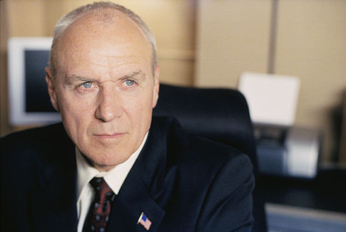Alan Dale در صحنه سریال تلویزیونی 24