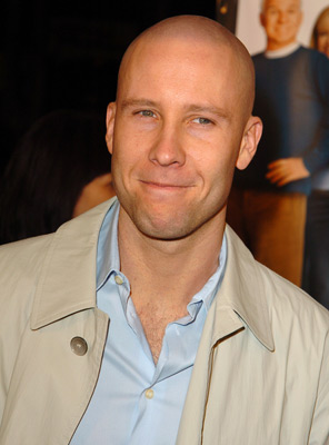 Michael Rosenbaum در صحنه فیلم سینمایی دو جینش ارزان تر است