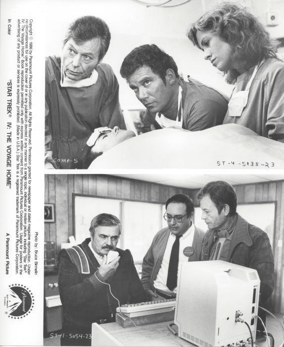 Walter Koenig در صحنه فیلم سینمایی پیشگامان فضا ۴: سفر به خانه به همراه James Doohan، William Shatner، DeForest Kelley و Catherine Hicks