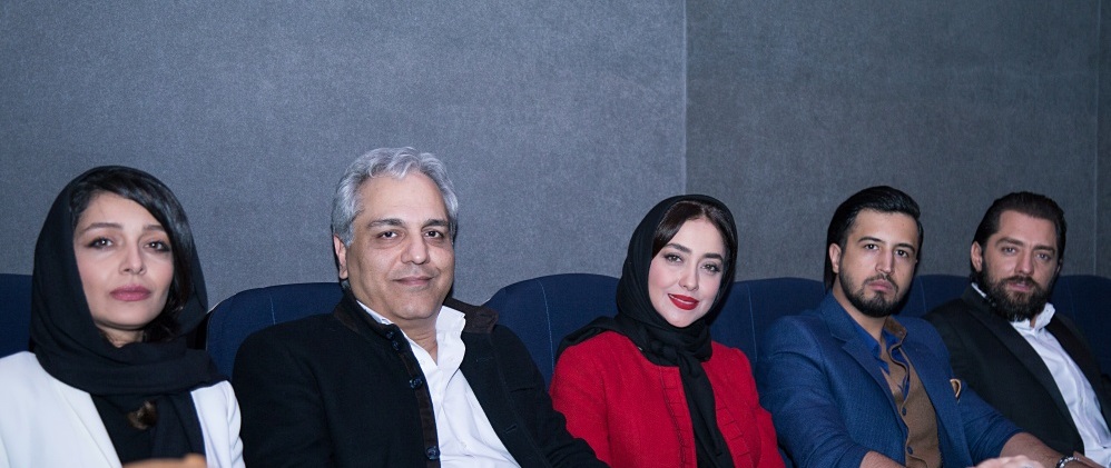 مهرداد صدیقیان در اکران افتتاحیه فیلم سینمایی زرد به همراه ساره بیات، بهاره کیان‌افشار، بهرام رادان و مهران مدیری