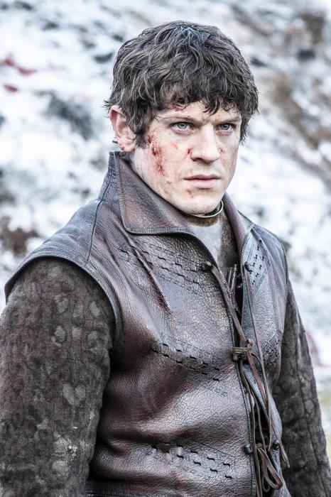 Iwan Rheon در صحنه سریال تلویزیونی بازی تاج و تخت