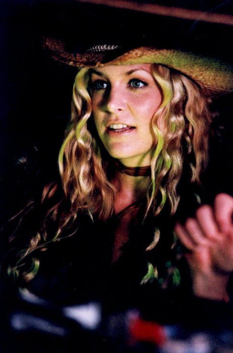 Sheri Moon Zombie در صحنه فیلم سینمایی خانه ۱۰۰۰ جسد