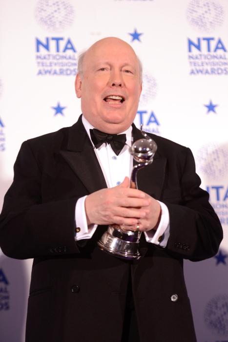 Julian Fellowes در صحنه سریال تلویزیونی دانتون ابی
