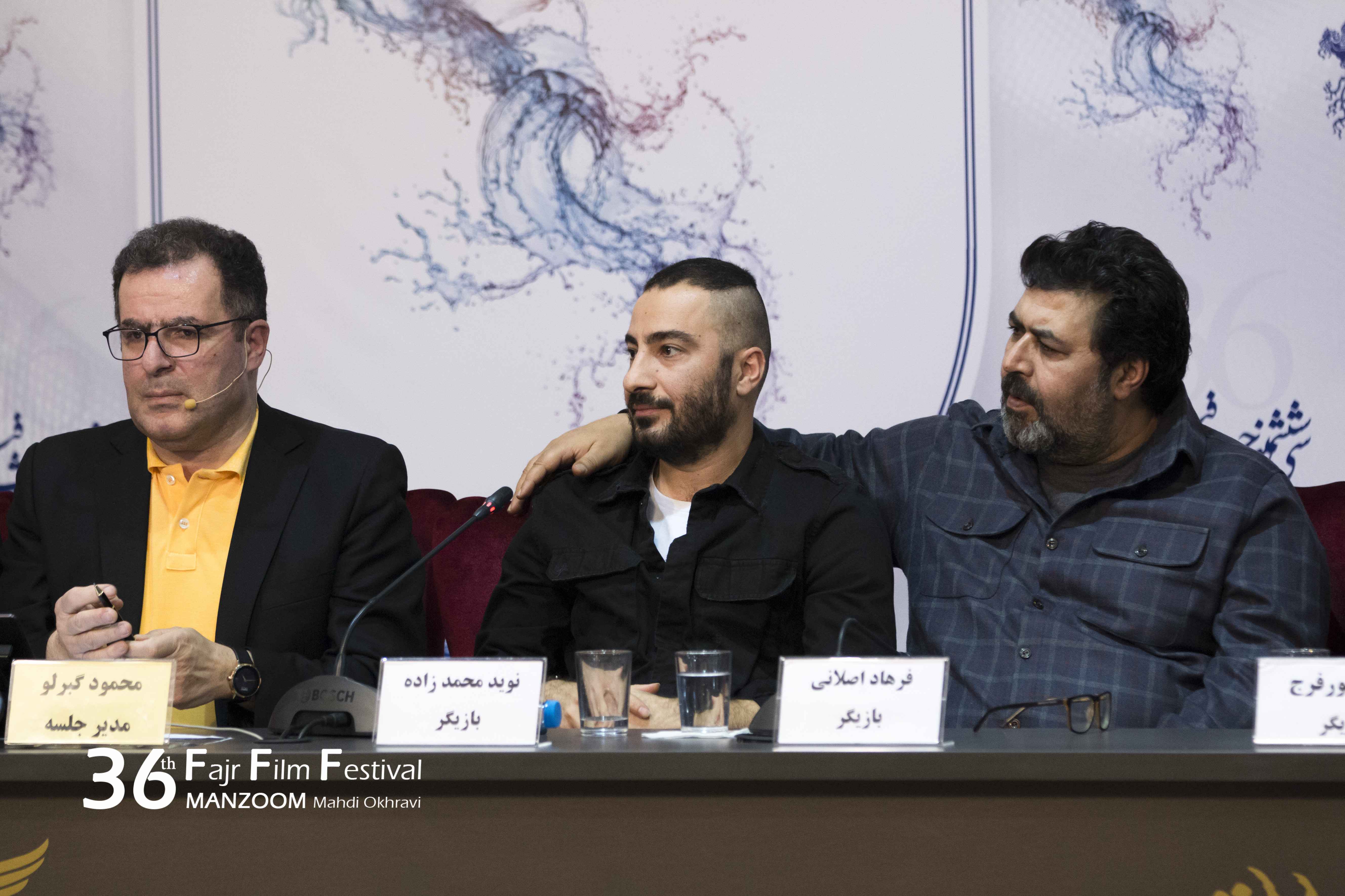 نوید محمدزاده در نشست خبری فیلم سینمایی مغزهای کوچک زنگ زده به همراه محمود گبرلو و فرهاد اصلانی