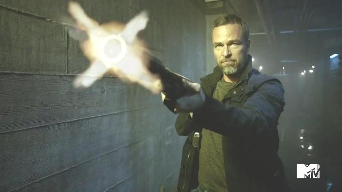 JR Bourne در صحنه سریال تلویزیونی گرگ نوجوان