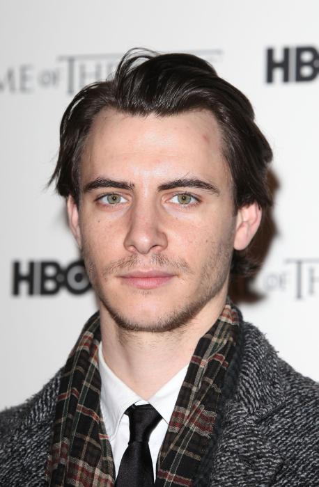 Harry Lloyd در صحنه سریال تلویزیونی بازی تاج و تخت
