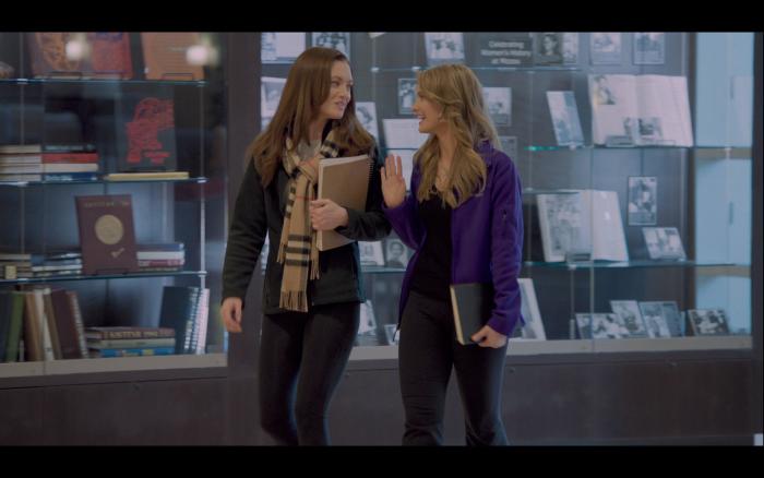 Taylor Gildersleeve در صحنه فیلم سینمایی ADDicted به همراه Lauren Sweetser