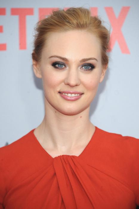 Deborah Ann Woll در صحنه سریال تلویزیونی مارکو پولو