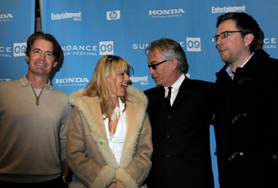 Téa Leoni در صحنه فیلم سینمایی The Smell of Success به همراه بیلی باب تورنتون، اد هلمز و کایل مک لاکلن