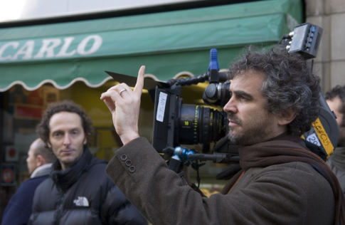 Emmanuel Lubezki در صحنه فیلم سینمایی فرزندان بشر به همراه آلفونسو کوارون