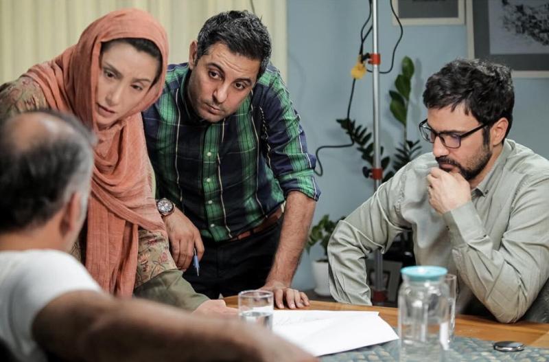 حمیدرضا آذرنگ در پشت صحنه فیلم سینمایی عادت نمی‌کنیم به همراه هدیه تهرانی و محمدرضا فروتن