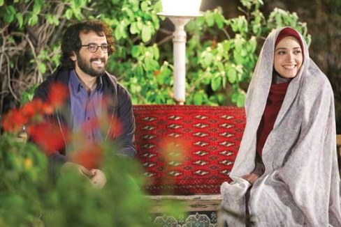 مینا ساداتی در صحنه سریال تلویزیونی تنهایی لیلا به همراه بهروز شعیبی