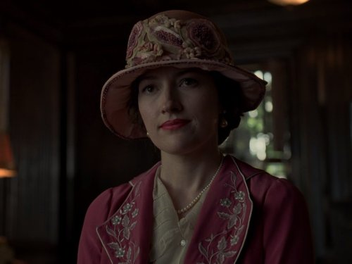 کلی مکدونالد در صحنه سریال تلویزیونی امپراتوری بوردواک