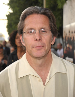 Gary Cole در صحنه سریال تلویزیونی همراهان