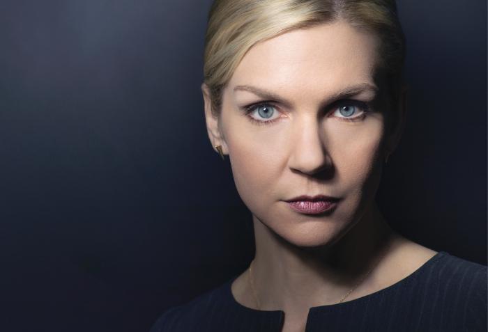 Rhea Seehorn در صحنه سریال تلویزیونی بهتره با سال تماس بگیری