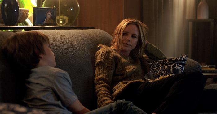 Maria Bello در صحنه فیلم سینمایی چراغ خاموش به همراه Gabriel Bateman