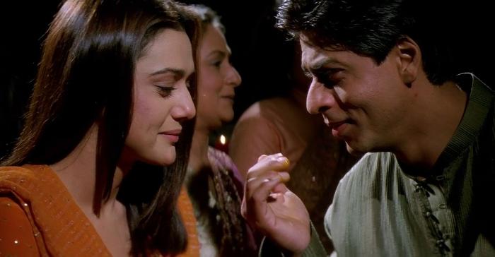 Preity Zinta در صحنه فیلم سینمایی شاید فردایی نباشد به همراه شاهرخ خان