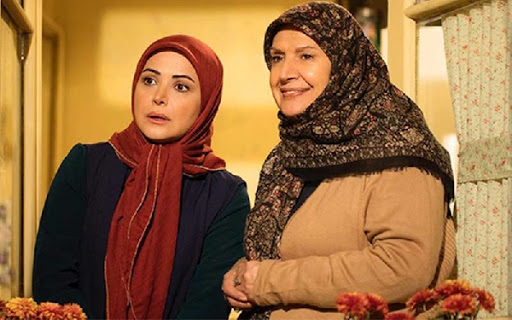 کمند امیرسلیمانی در صحنه سریال تلویزیونی آخر خط به همراه شهین تسلیمی