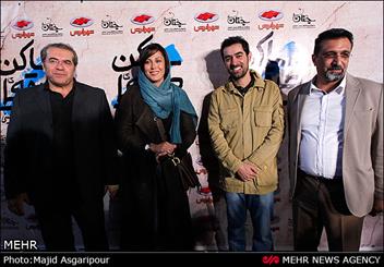 مهتاب کرامتی در اکران افتتاحیه فیلم سینمایی ساکن طبقه وسط به همراه سید‌شهاب حسینی و امیر سماواتی
