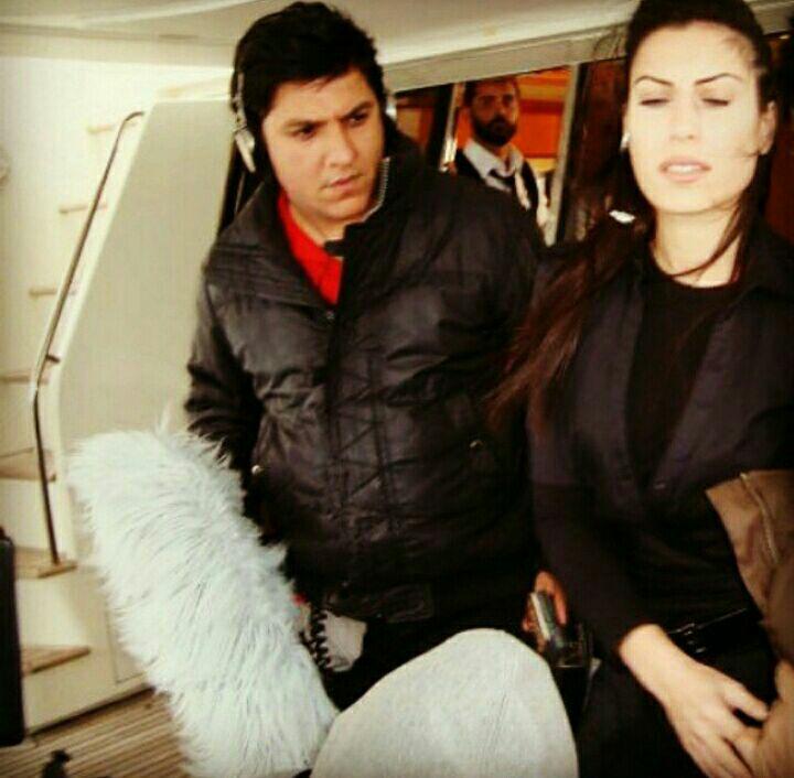 تصویری از میثم یاردیلو، صدابردار و بازیگر سینما و تلویزیون در پشت صحنه یکی از آثارش