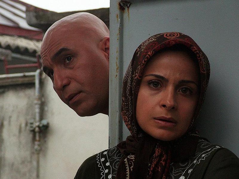 حمید فرخ‌نژاد در صحنه سریال تلویزیونی حلقه سبز به همراه سیما تیرانداز