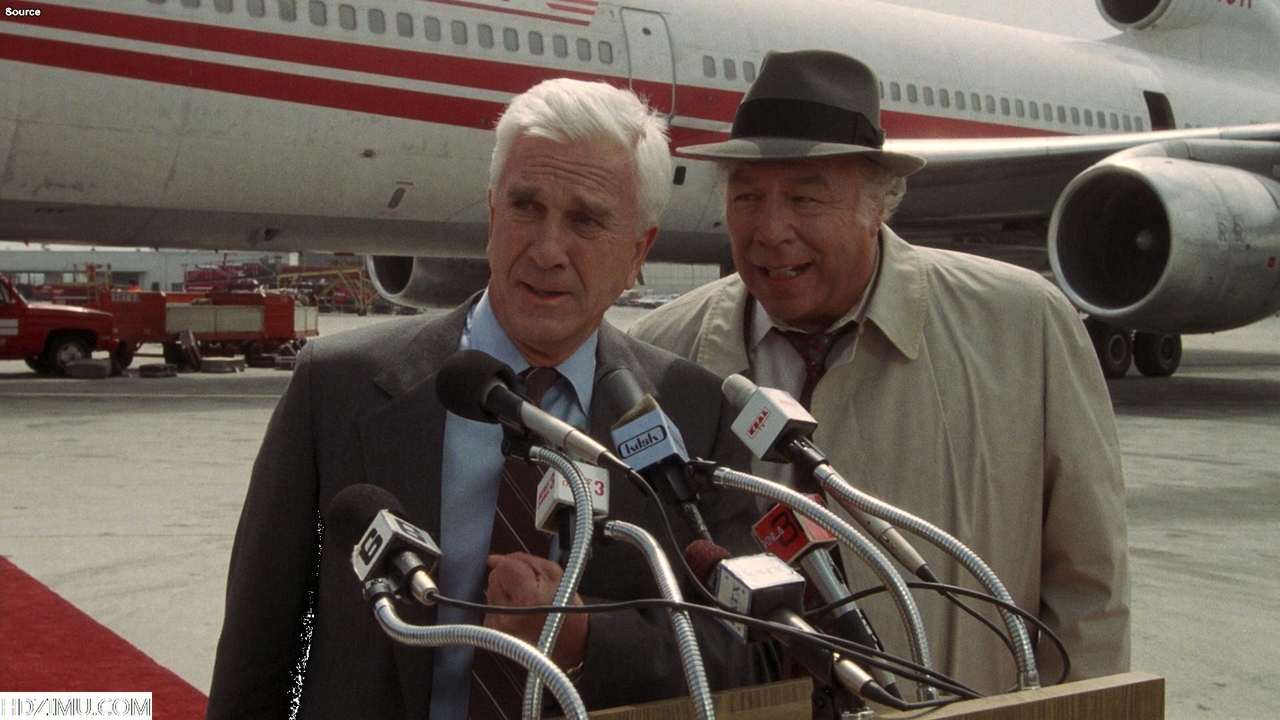 George Kennedy در صحنه فیلم سینمایی The Naked Gun: From the Files of Police Squad! به همراه لسلی نیلسن