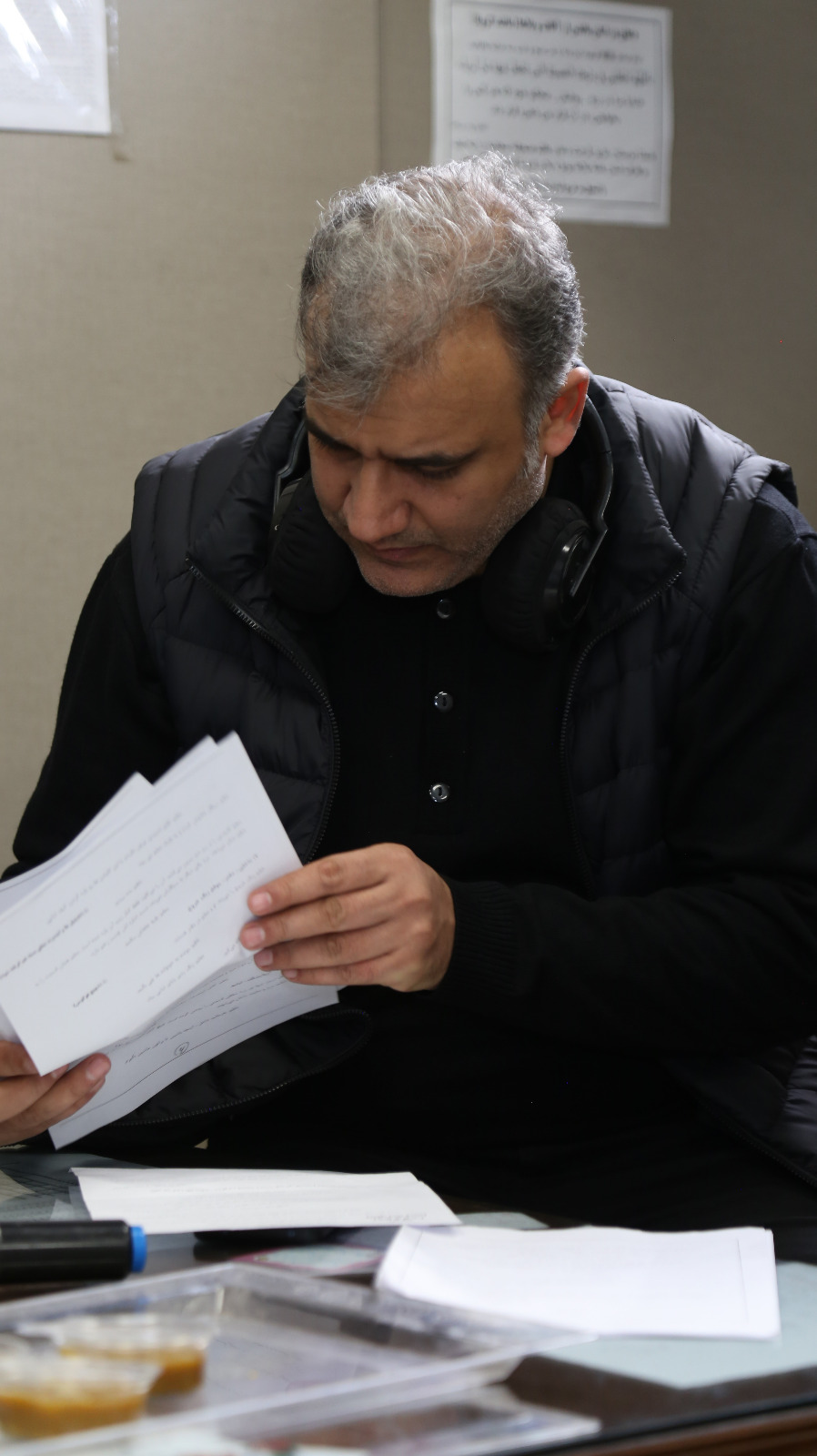 تصویری از مصطفی معارف‌وند سینما و تلویزیون در پشت صحنه یکی از آثارش